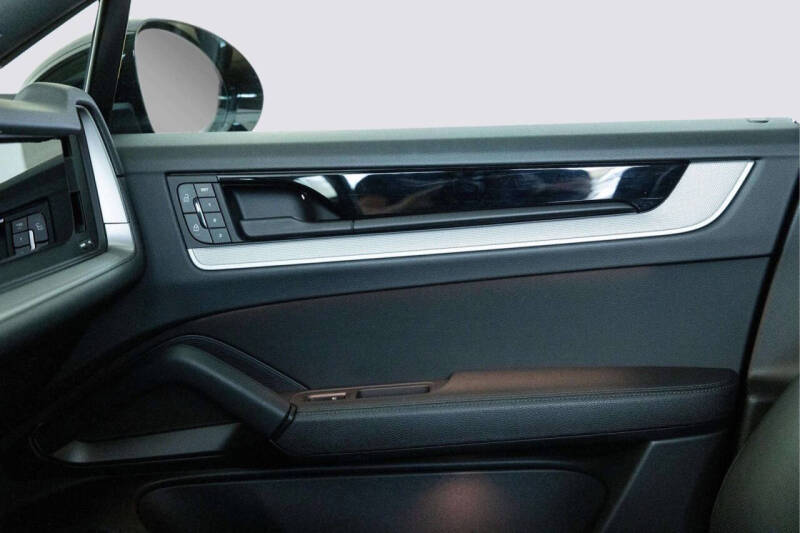 2024 Porsche Cayenne Coupe