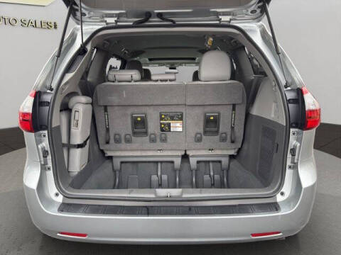 2020 Toyota Sienna XLE Premium 8-Passenger