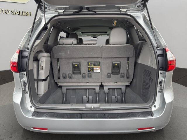 2020 Toyota Sienna XLE Premium 8-Passenger