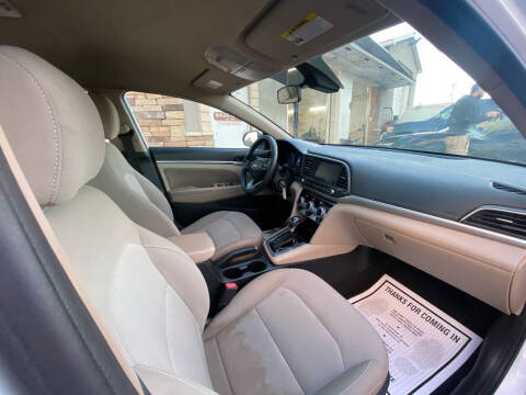 2019 Hyundai Elantra SE