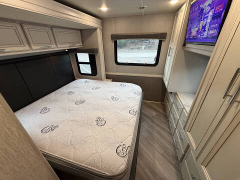 2022 Holiday Rambler Invicta