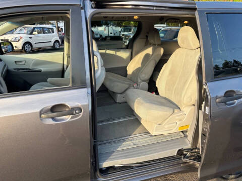 2011 Toyota Sienna Base 7-Passenger