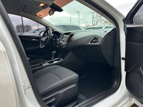 2017 Chevrolet Cruze LT Auto