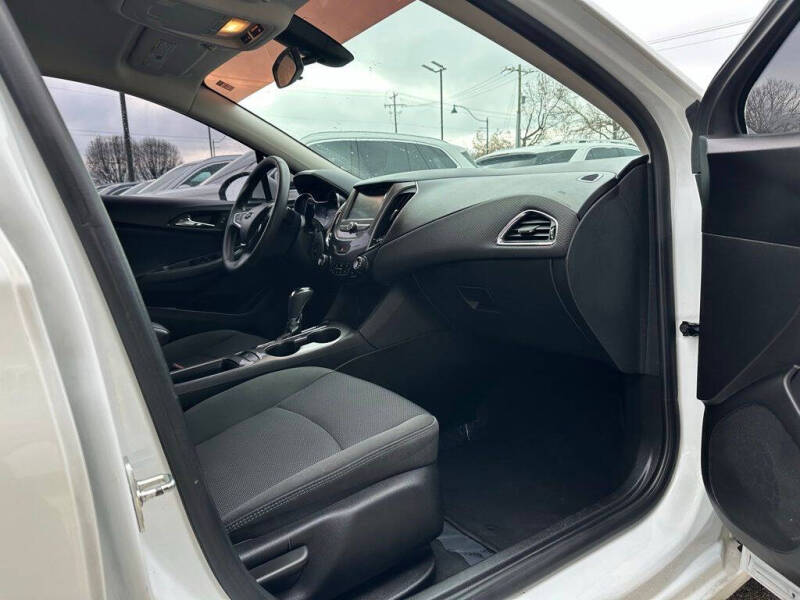 2017 Chevrolet Cruze LT Auto