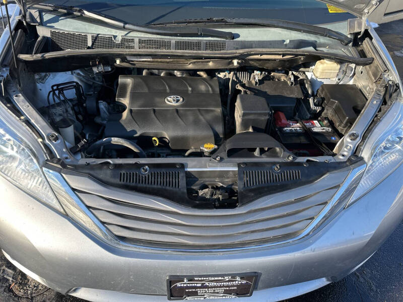 2013 Toyota Sienna XLE 8-Passenger