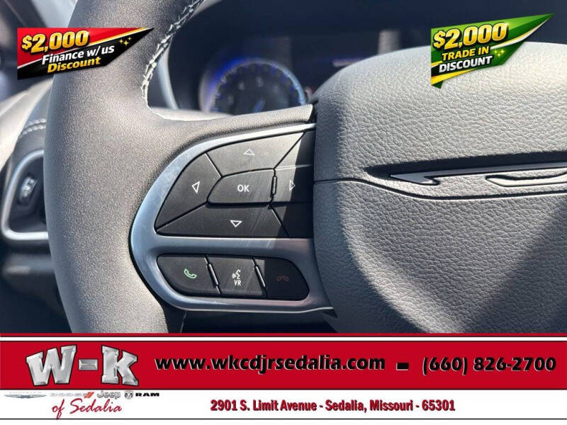 2027 Chrysler Pacifica Select