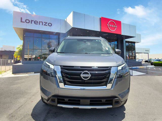 2025 Nissan Pathfinder SL
