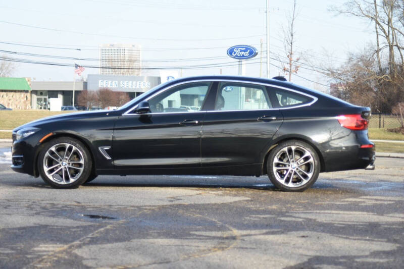 2017 BMW 3 Series 330i's photo