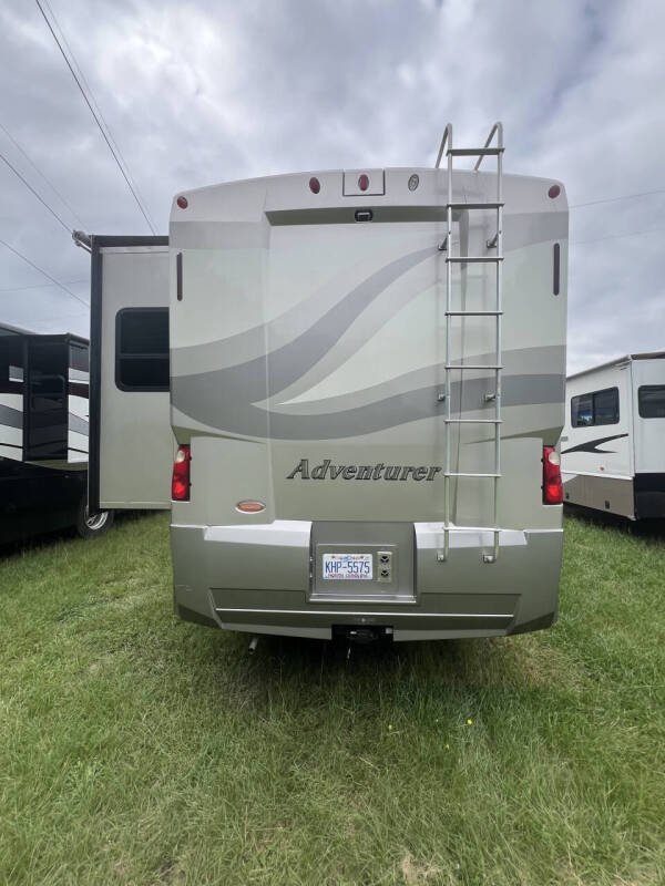 2007 Winnebago Adventurer