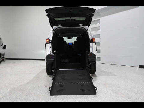 2025 Toyota Sienna LE 8-Passenger