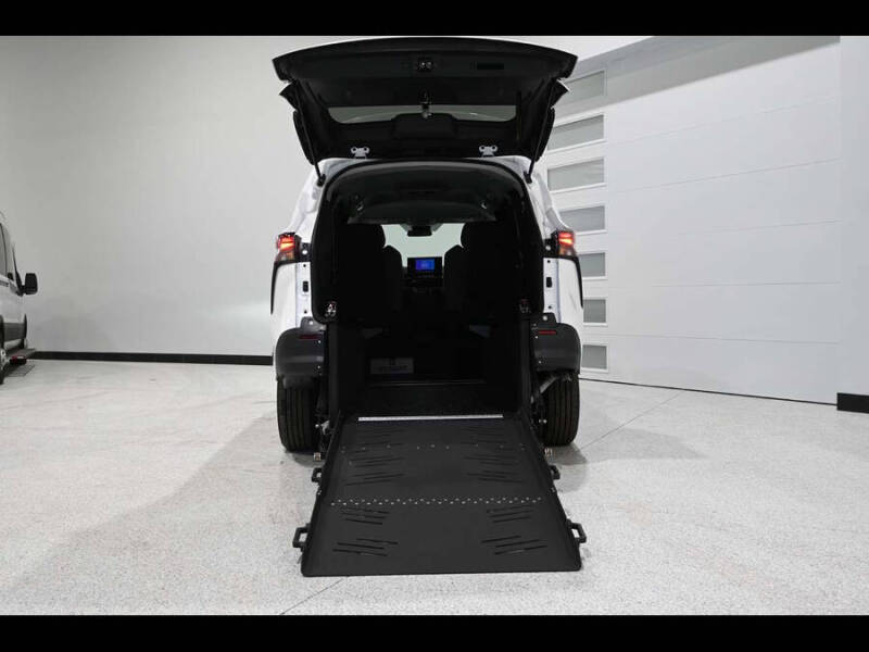 2025 Toyota Sienna LE 8-Passenger