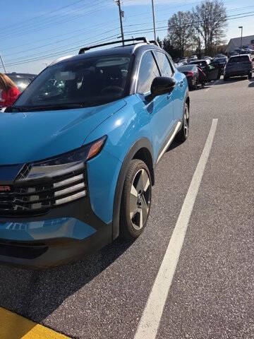 2025 Nissan Kicks SR's photo