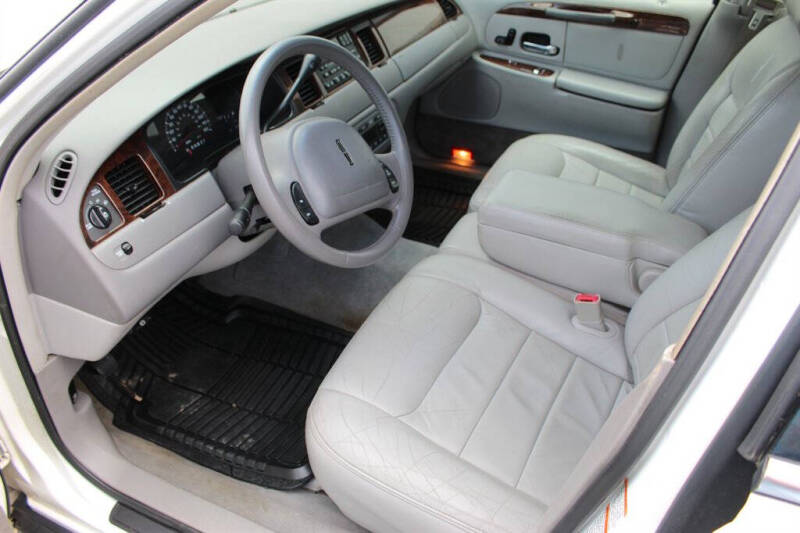 2000 Lincoln Town Car Executive