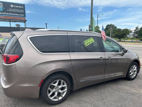 2017 Chrysler Pacifica Touring-L Plus