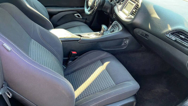 2015 Dodge Challenger SXT