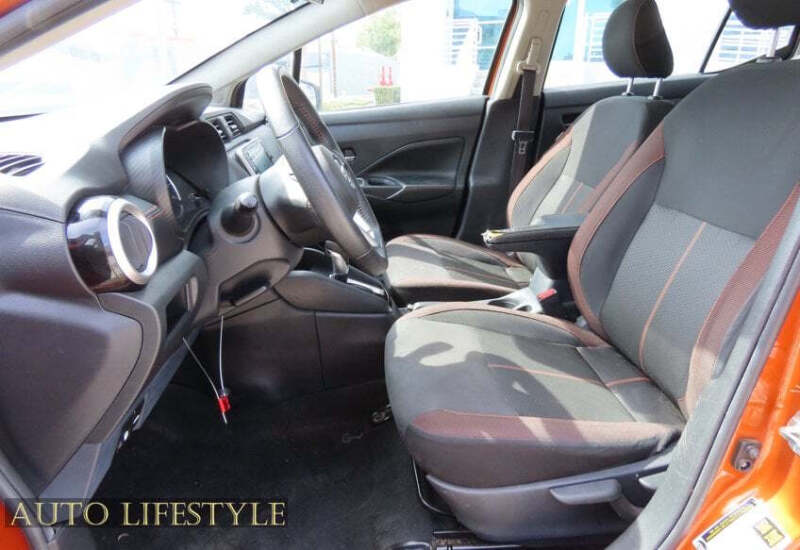 2022 Nissan Versa SR