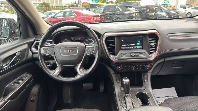 2018 GMC Acadia SLE-2