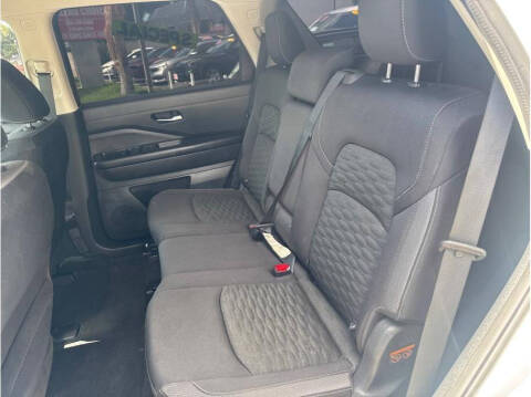 2022 Nissan Pathfinder SV