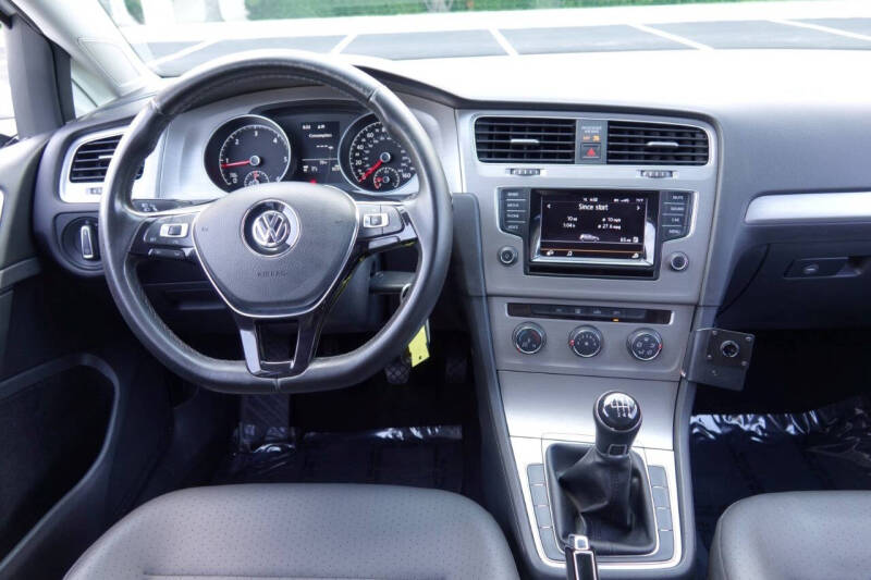2015 Volkswagen Golf TDI SE