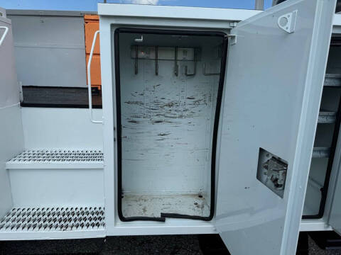 2013 Freightliner M2 106