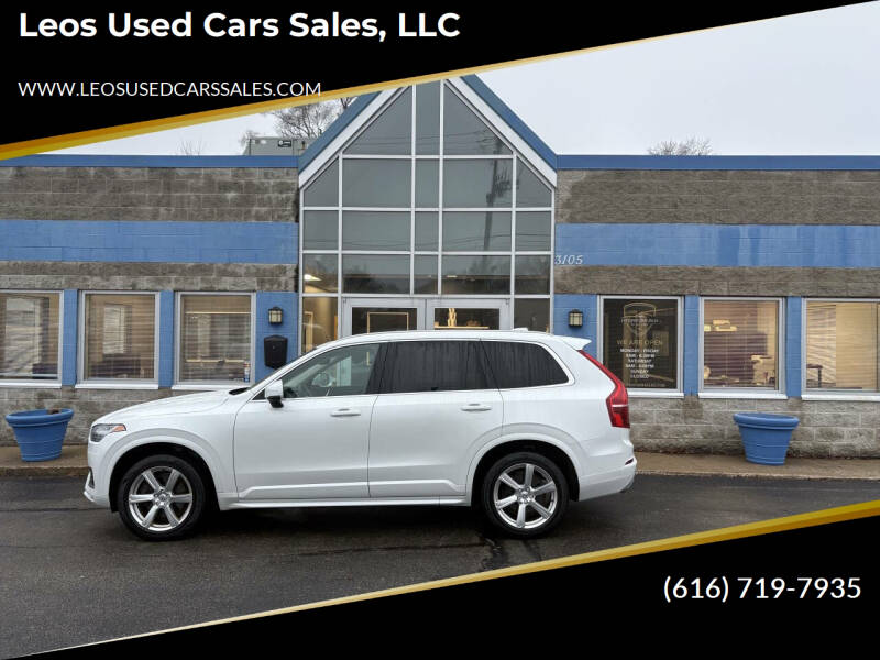 2020 Volvo XC90 Momentum's photo