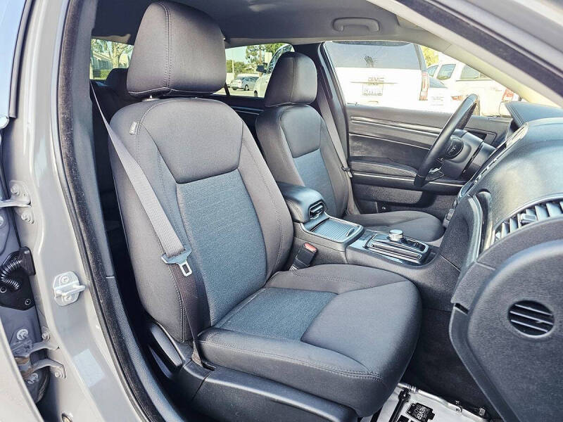 2018 Chrysler 300 Touring