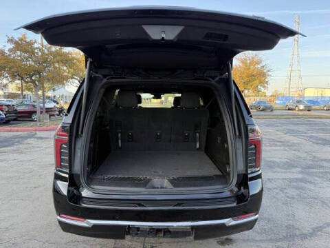 2025 Chevrolet Suburban LT