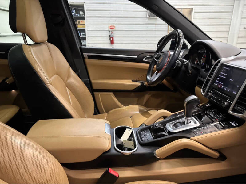 2017 Porsche Cayenne Platinum Edition