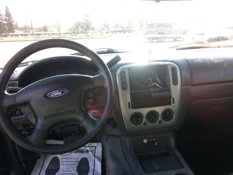 2004 Ford Explorer XLS