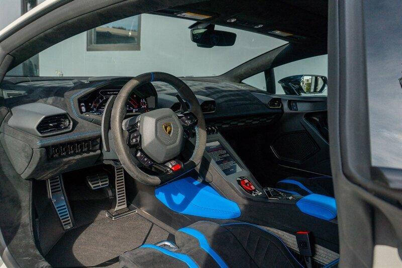 2022 Lamborghini Huracan STO