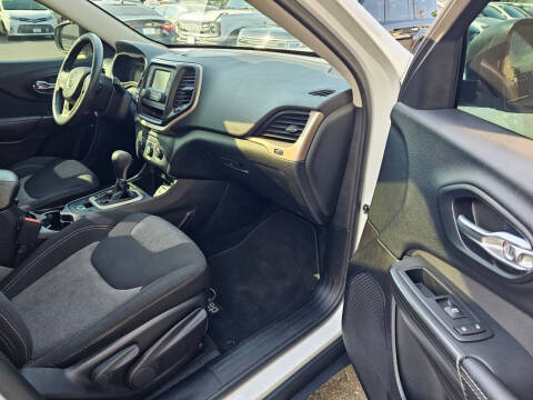 2016 Jeep Cherokee Sport