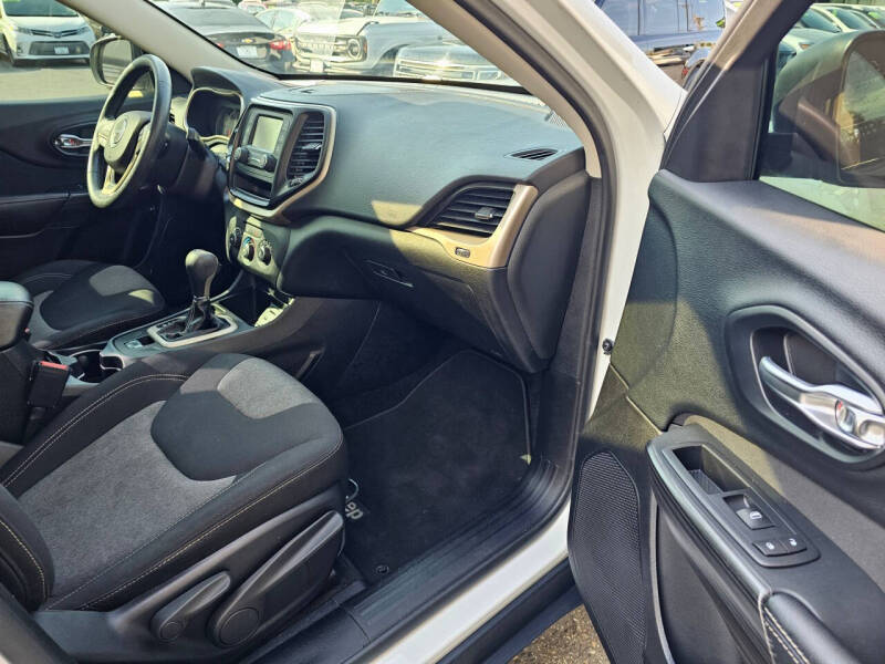 2016 Jeep Cherokee Sport