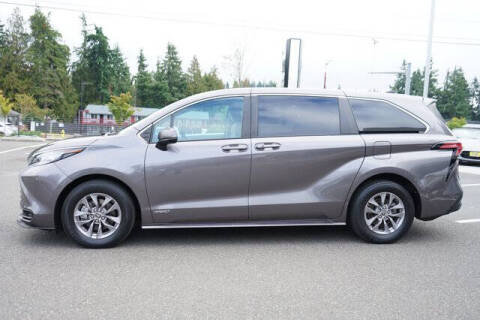 2021 Toyota Sienna LE 8-Passenger