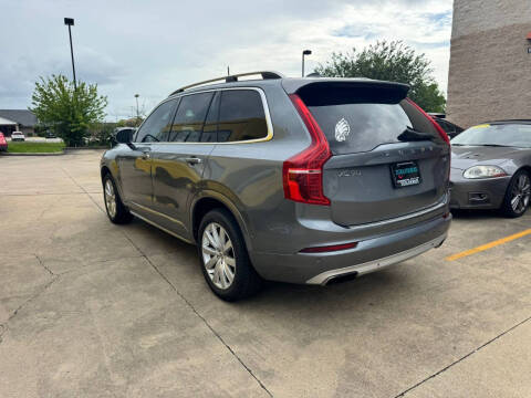 2016 Volvo XC90 T6 Momentum