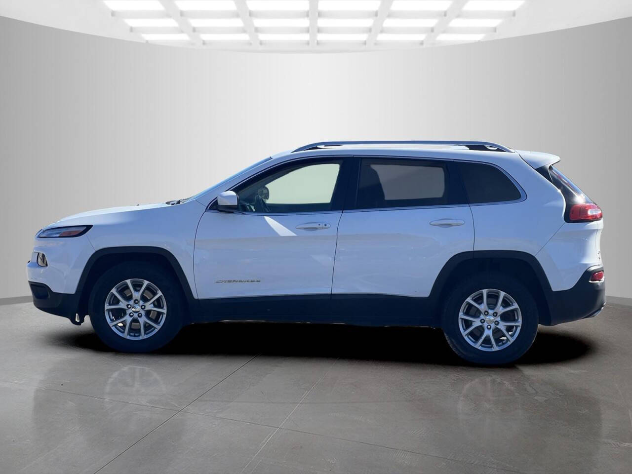 2015 Jeep Cherokee for sale at Used Cars Toledo in Oregon, OH