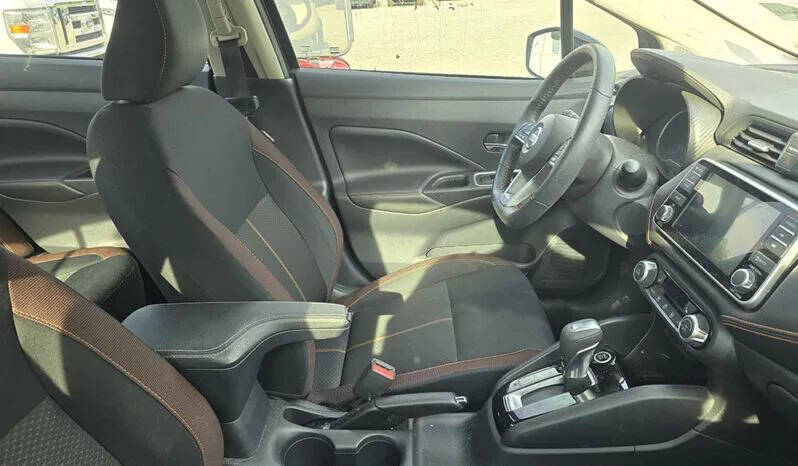 2022 Nissan Versa SR