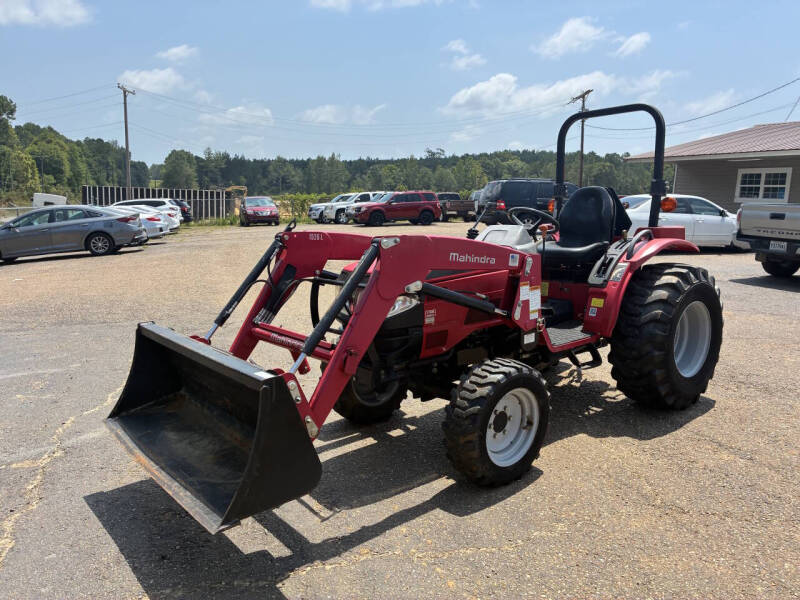 2016 Mahindra 1526