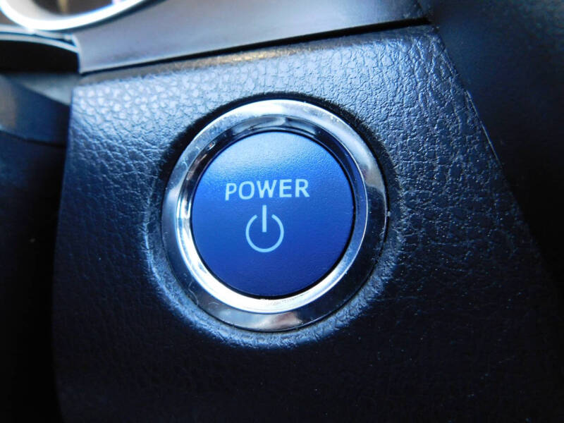 2022 Toyota Camry Hybrid LE