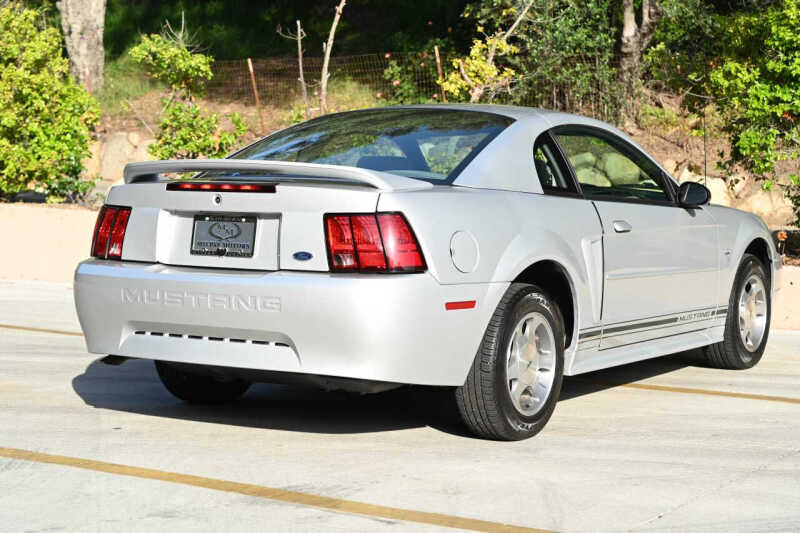 2000 Ford Mustang