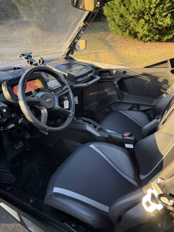 2023 Can-Am Commander XT