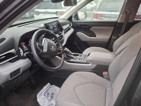 2022 Toyota Highlander LE