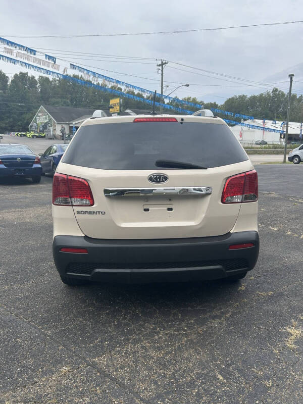 2011 Kia Sorento LX