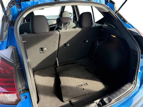 2023 Nissan Kicks SR