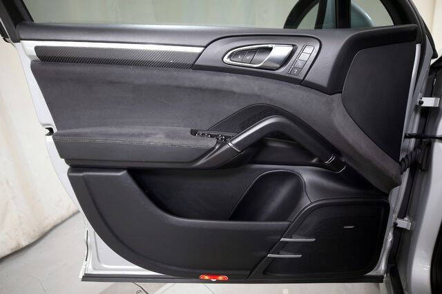 2014 Porsche Cayenne GTS