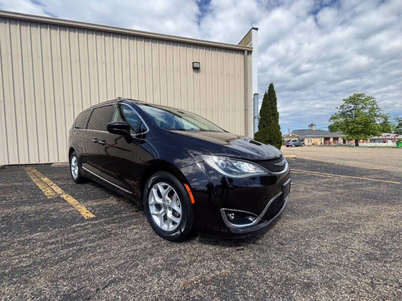 2017 Chrysler Pacifica Touring-L Plus