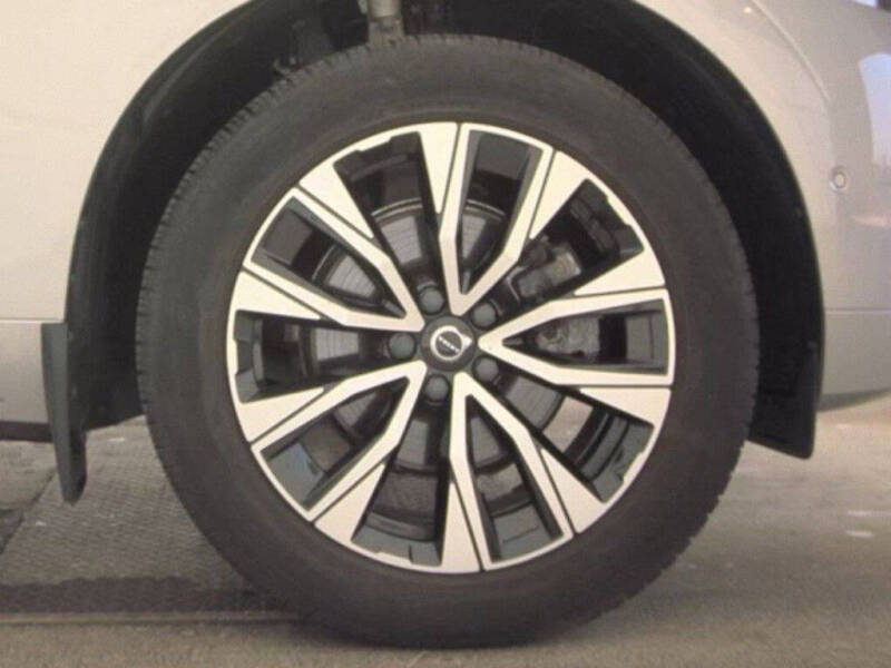 2023 Volvo XC60 B5 Plus Dark Theme