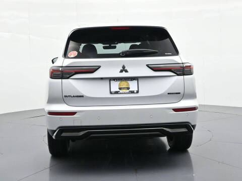 2026 Mitsubishi Outlander LE