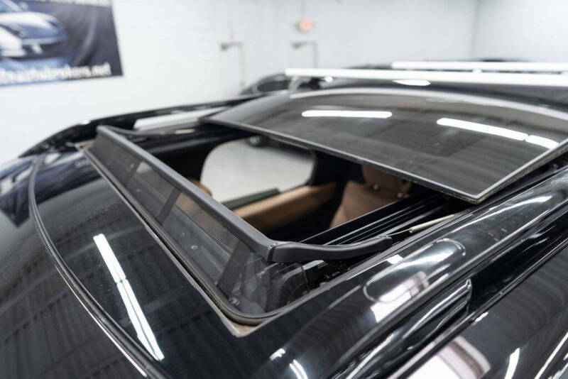 2023 Land Rover Discovery P300 S R-Dynamic