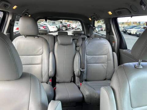 2018 Toyota Sienna LE 7-Passenger Auto Access Seat