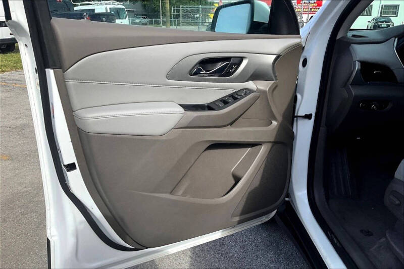 2021 Chevrolet Traverse LT Cloth